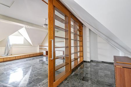 Casa de condomínio para alugar com 206m², 3 quartos e 2 vagasÁtico