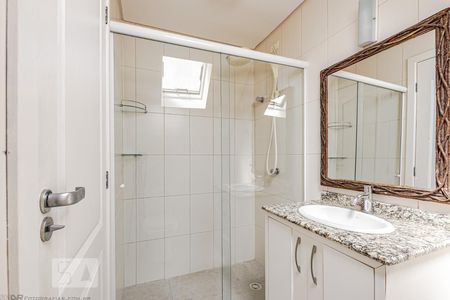 Casa de condomínio para alugar com 206m², 3 quartos e 2 vagasBanheiro do ático