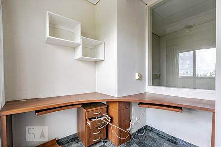 Casa de condomínio para alugar com 206m², 3 quartos e 2 vagasÁtico