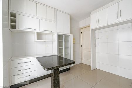 Casa de condomínio para alugar com 206m², 3 quartos e 2 vagasCozinha