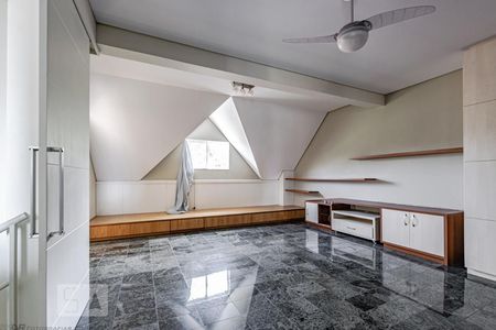 Casa de condomínio para alugar com 206m², 3 quartos e 2 vagasÁtico