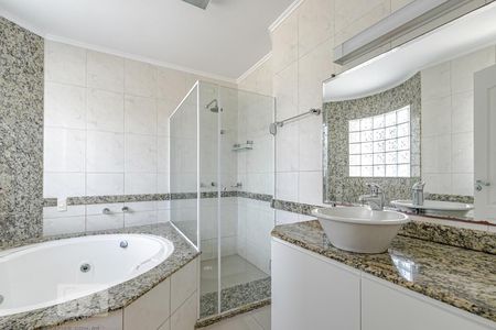 Casa de condomínio para alugar com 206m², 3 quartos e 2 vagasBanheiro da Suíte 1