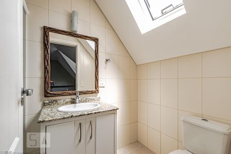 Casa de condomínio para alugar com 206m², 3 quartos e 2 vagasBanheiro do ático