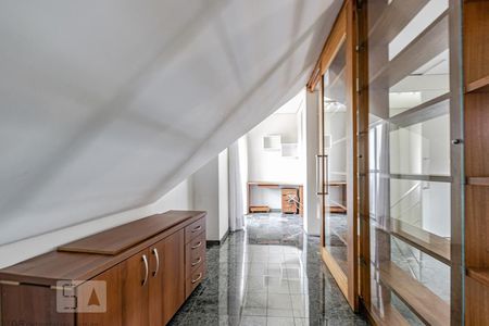 Casa de condomínio para alugar com 206m², 3 quartos e 2 vagasÁtico