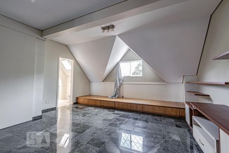 Casa de condomínio para alugar com 206m², 3 quartos e 2 vagasÁtico