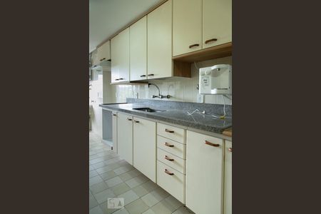 Apartamento à venda com 121m², 4 quartos e 2 vagasCozinha - Armários