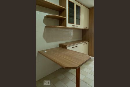 Apartamento à venda com 121m², 4 quartos e 2 vagasCozinha - Armários