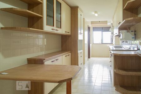 Apartamento à venda com 121m², 4 quartos e 2 vagasCozinha