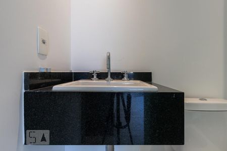 Banheiro de kitnet/studio à venda com 1 quarto, 62m² em Vila Olímpia, São Paulo