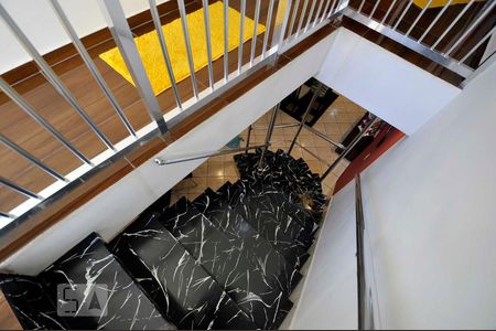 Escada Caracol de casa à venda com 4 quartos, 250m² em Jaguaribe, Osasco