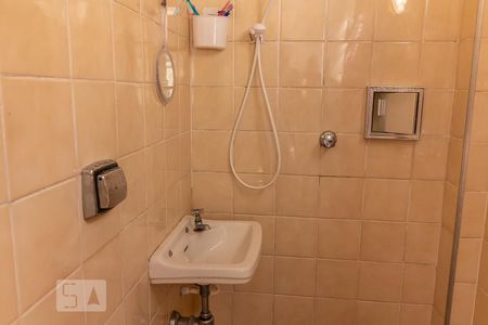 Casa à venda com 150m², 4 quartos e 2 vagasBanheiro da edícula