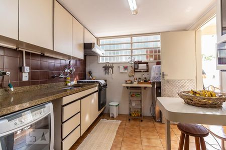 Casa à venda com 150m², 4 quartos e 2 vagasCozinha - Armários