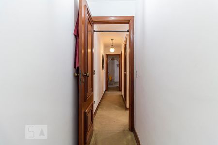 Casa à venda com 150m², 4 quartos e 2 vagasCorredor