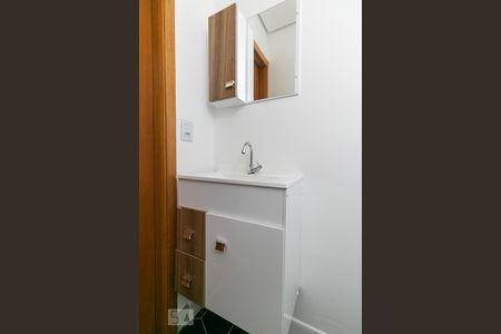 Banheiro de kitnet/studio para alugar com 1 quarto, 24m² em Vila Matilde, São Paulo