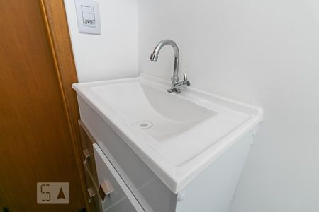 Banheiro de kitnet/studio para alugar com 1 quarto, 24m² em Vila Matilde, São Paulo