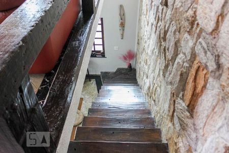 Escada de casa à venda com 5 quartos, 420m² em Vila Mazzei, São Paulo