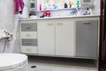 Casa à venda com 420m², 5 quartos e 4 vagasBanheiro do Quarto 2