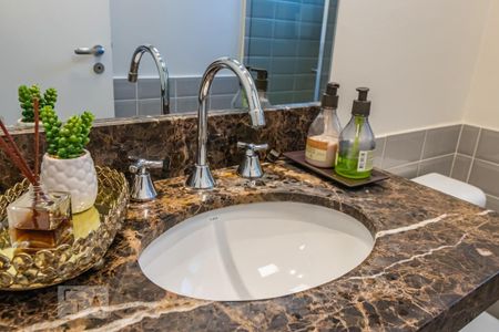 Apartamento para alugar com 66m², 2 quartos e 1 vagaDetalhe do Banheiro Social