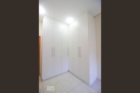 Apartamento para alugar com 80m², 2 quartos e 2 vagasQuarto 2 - Armários
