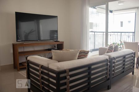 Sofá de apartamento para alugar com 4 quartos, 135m² em Chácara Inglesa, São Paulo