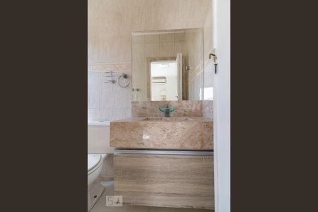 Casa de condomínio para alugar com 150m², 3 quartos e 4 vagasBanheiro quarto 3 suíte