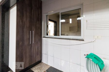 Casa de condomínio para alugar com 150m², 3 quartos e 4 vagasÁrea de serviço