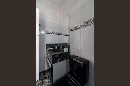 Casa de condomínio para alugar com 150m², 3 quartos e 4 vagasBanheiro social