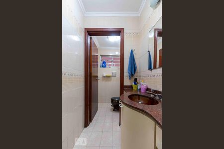 Casa à venda com 300m², 2 quartos e 2 vagasLavabo