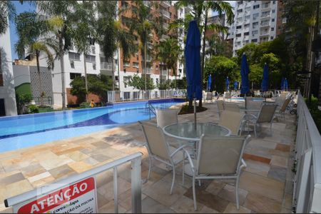 Apartamento para alugar com 60m², 2 quartos e 1 vagaÁrea comum - Piscina