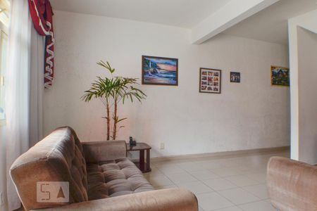 Casa à venda com 150m², 3 quartos e 5 vagas Casa à venda com 150m², 3 quartos e 5 vagasSala