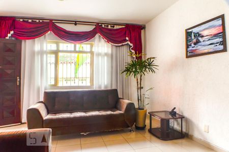 Casa à venda com 150m², 3 quartos e 5 vagas Casa à venda com 150m², 3 quartos e 5 vagasSala