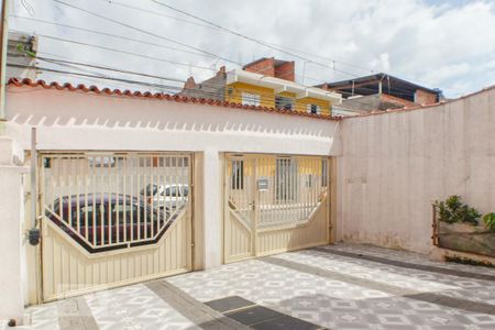Casa à venda com 150m², 3 quartos e 5 vagas Casa à venda com 150m², 3 quartos e 5 vagasFachada