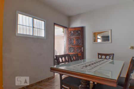 Casa à venda com 150m², 3 quartos e 5 vagas Casa à venda com 150m², 3 quartos e 5 vagasCozinha