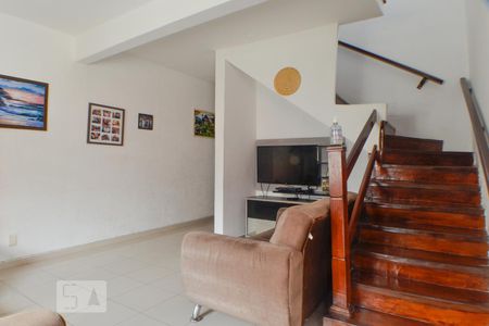 Casa à venda com 150m², 3 quartos e 5 vagas Casa à venda com 150m², 3 quartos e 5 vagasSala