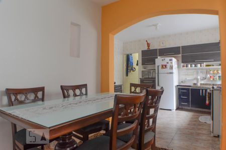 Casa à venda com 150m², 3 quartos e 5 vagas Casa à venda com 150m², 3 quartos e 5 vagasCozinha