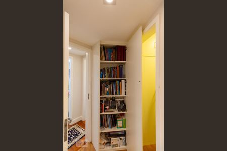 Apartamento à venda com 115m², 3 quartos e 3 vagasCorredor - Armário