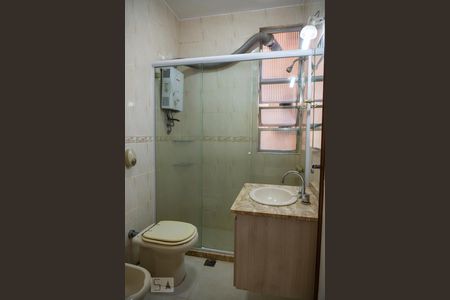 Banheiro de apartamento à venda com 2 quartos, 56m² em Copacabana, Rio de Janeiro