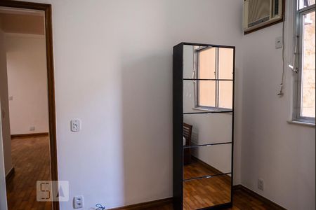 Quarto 1 de apartamento à venda com 2 quartos, 56m² em Copacabana, Rio de Janeiro
