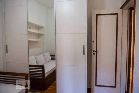 Quarto 1 de apartamento à venda com 2 quartos, 56m² em Copacabana, Rio de Janeiro