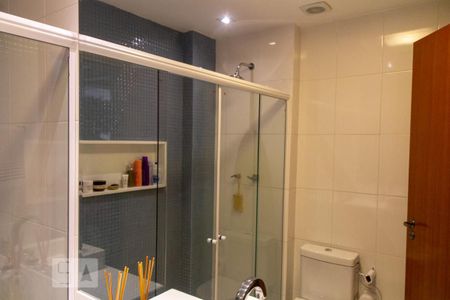 Apartamento à venda com 96m², 2 quartos e 2 vagas Apartamento à venda com 96m², 2 quartos e 2 vagasBanheiro da Suíte