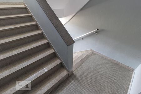 Apartamento à venda com 50m², 2 quartos e sem vaga Apartamento à venda com 50m², 2 quartos e sem vagaEscada acesso