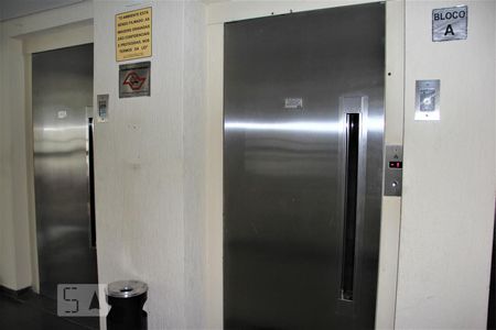 Apartamento à venda com 52m², 2 quartos e 1 vagaElevadores