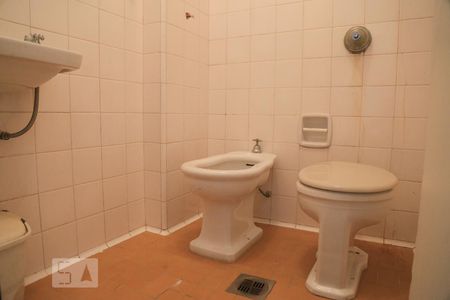 Apartamento à venda com 200m², 3 quartos e 1 vaga Apartamento à venda com 200m², 3 quartos e 1 vagaBanheiro de Serviço
