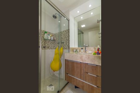 Apartamento à venda com 67m², 2 quartos e 1 vaga Apartamento à venda com 67m², 2 quartos e 1 vagaBanheiro Social