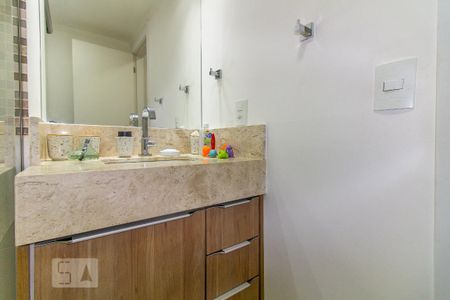 Apartamento à venda com 67m², 2 quartos e 1 vaga Apartamento à venda com 67m², 2 quartos e 1 vagaBanheiro Social
