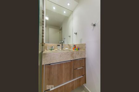 Apartamento à venda com 67m², 2 quartos e 1 vaga Apartamento à venda com 67m², 2 quartos e 1 vagaBanheiro Social