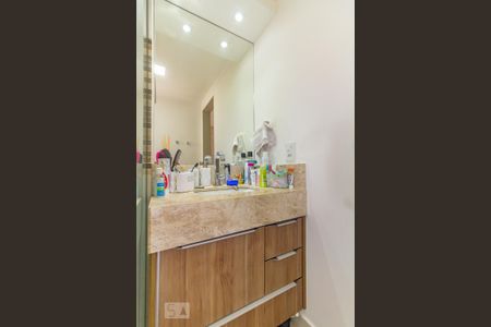 Apartamento à venda com 67m², 2 quartos e 1 vaga Apartamento à venda com 67m², 2 quartos e 1 vagaBanheiro Suíte