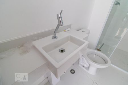 Apartamento à venda com 53m², 1 quarto e 2 vagas Apartamento à venda com 53m², 1 quarto e 2 vagasDetalhe do Banheiro da Suíte