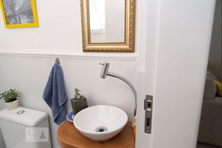 Casa à venda com 230m², 4 quartos e 2 vagas Casa à venda com 230m², 4 quartos e 2 vagasLavabo