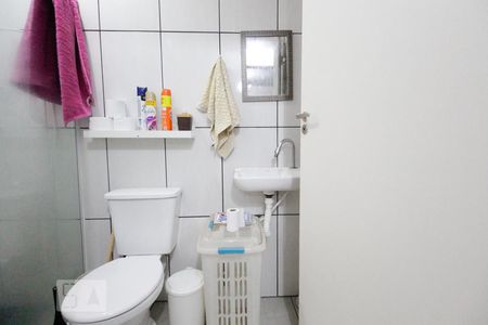 Casa à venda com 165m², 3 quartos e 3 vagasBanheiro social